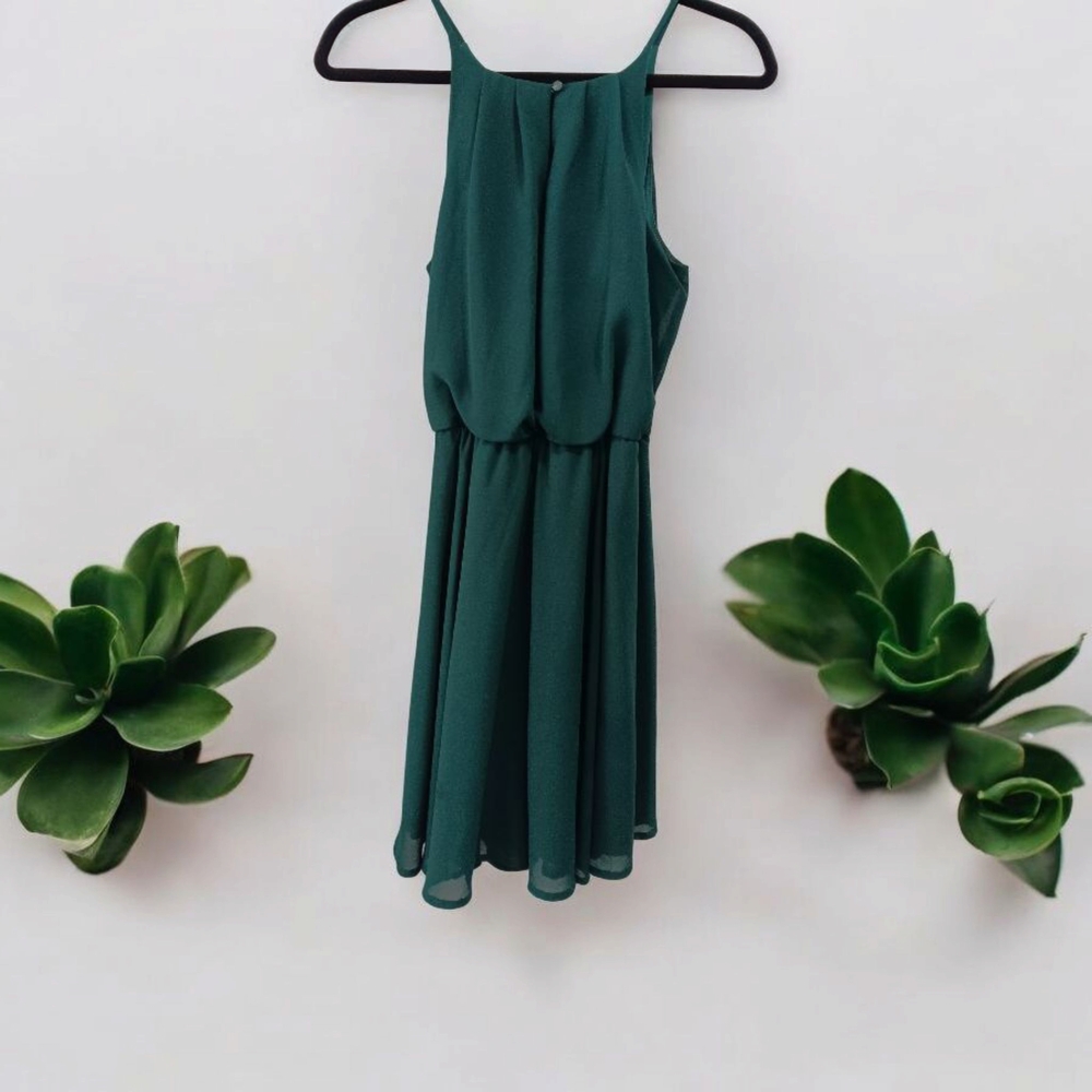 Elegant Green Sleeveless Dress - Picture 7 of 9